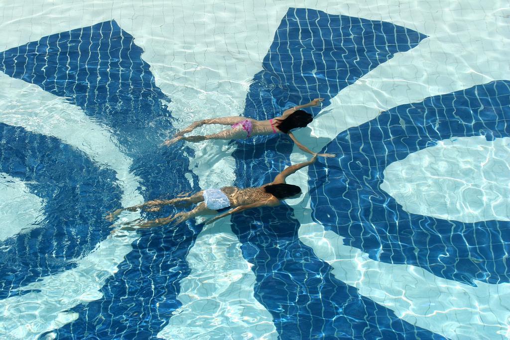 Hotel Tropical Manaus Eksteriør billede Swimming