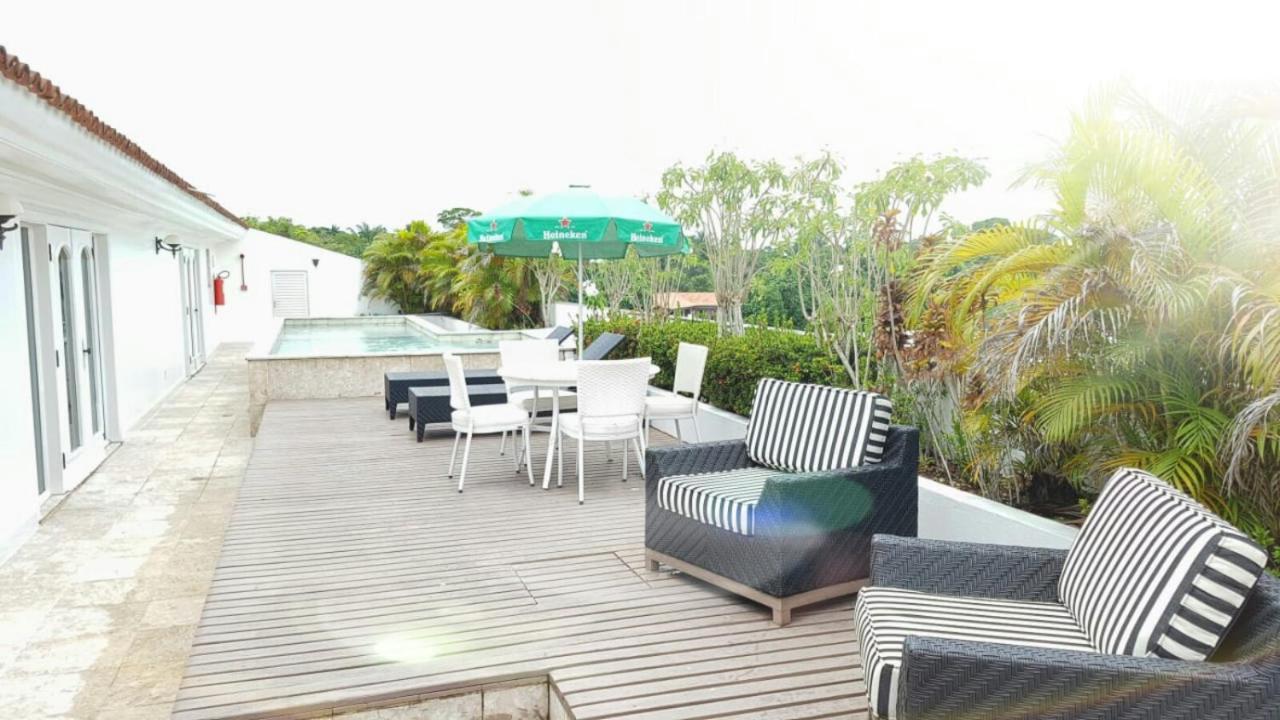 Hotel Tropical Manaus Eksteriør billede Rooftop pool at the hotel