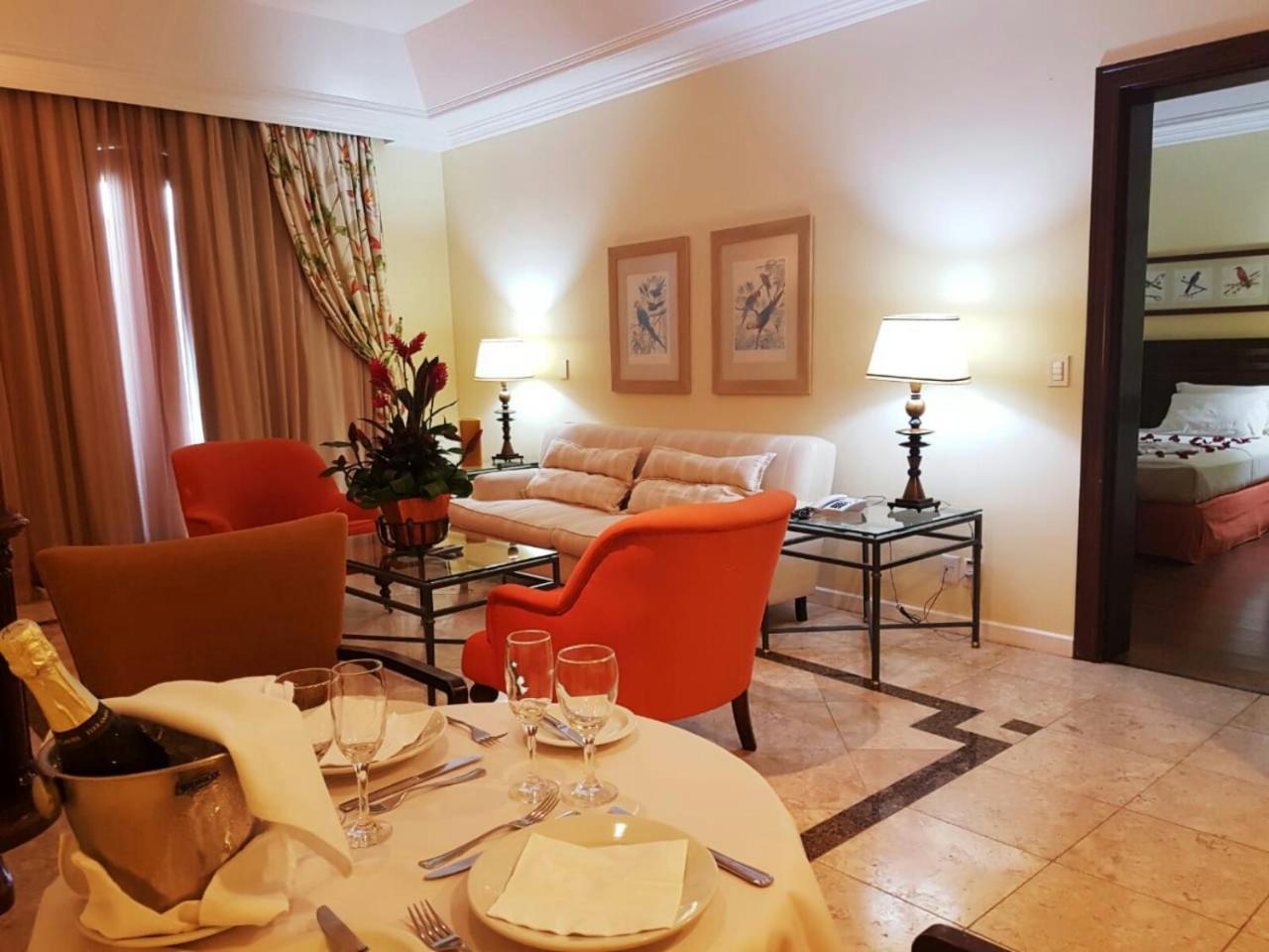 Hotel Tropical Manaus Eksteriør billede A suite at the Four Seasons Hotel, Cairo