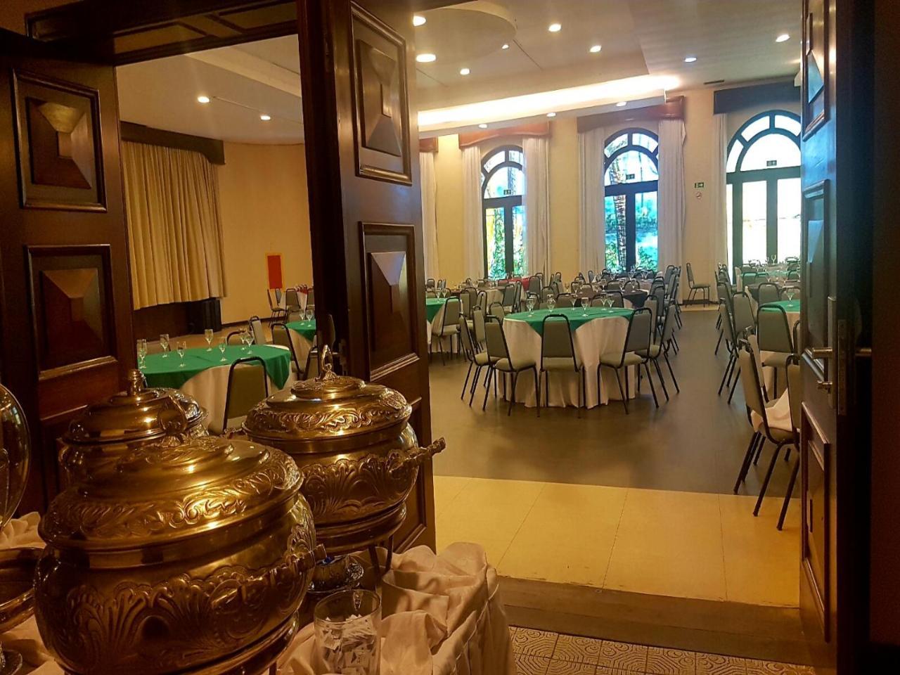 Hotel Tropical Manaus Eksteriør billede The interior of the restaurant