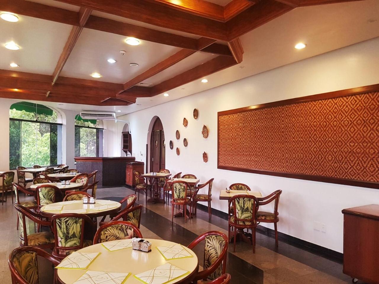 Hotel Tropical Manaus Eksteriør billede The interior of the restaurant